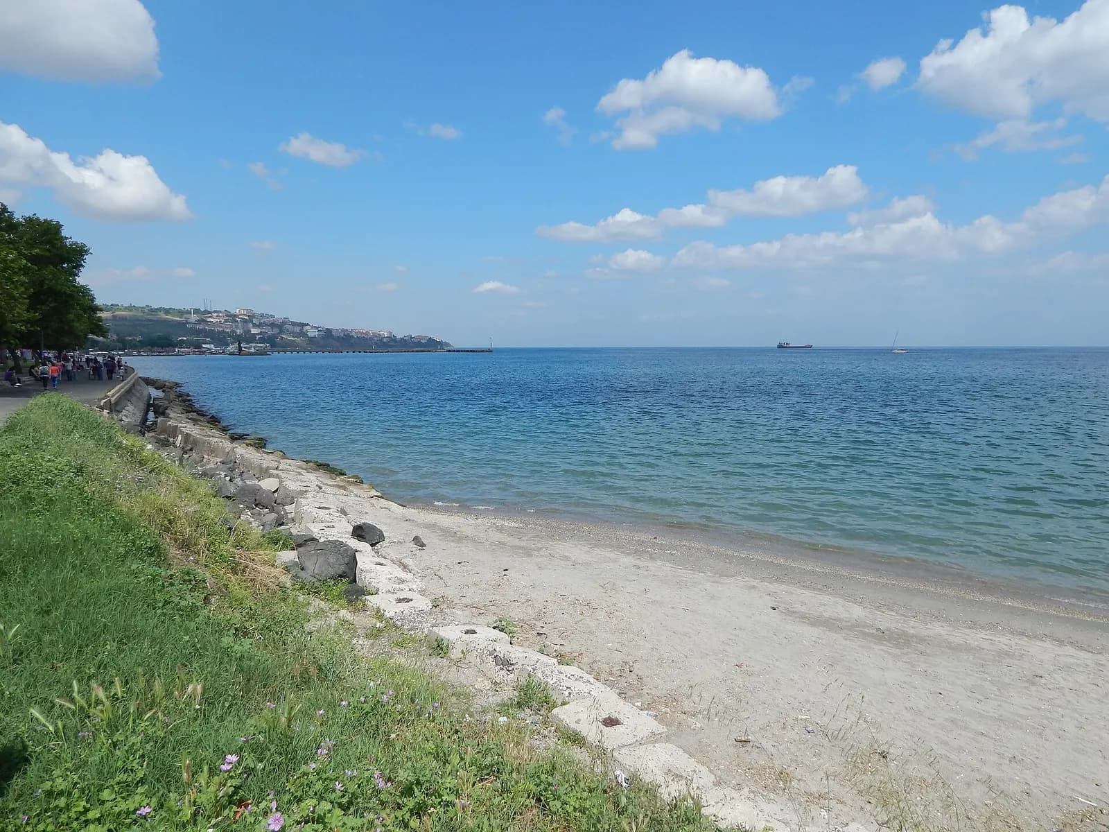 Tekirdağ sahilinde deniz ve kumsal